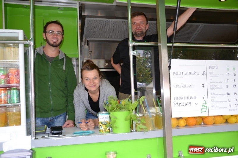 Zdjęcie w galerii na portalu naszraciborz.pl: Food trucki znów zajechały na raciborski zamek  wiadomości z regionu