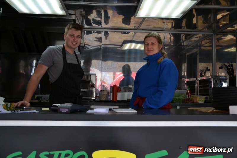 Zdjęcie w galerii na portalu naszraciborz.pl: Food trucki znów zajechały na raciborski zamek  wiadomości z regionu
