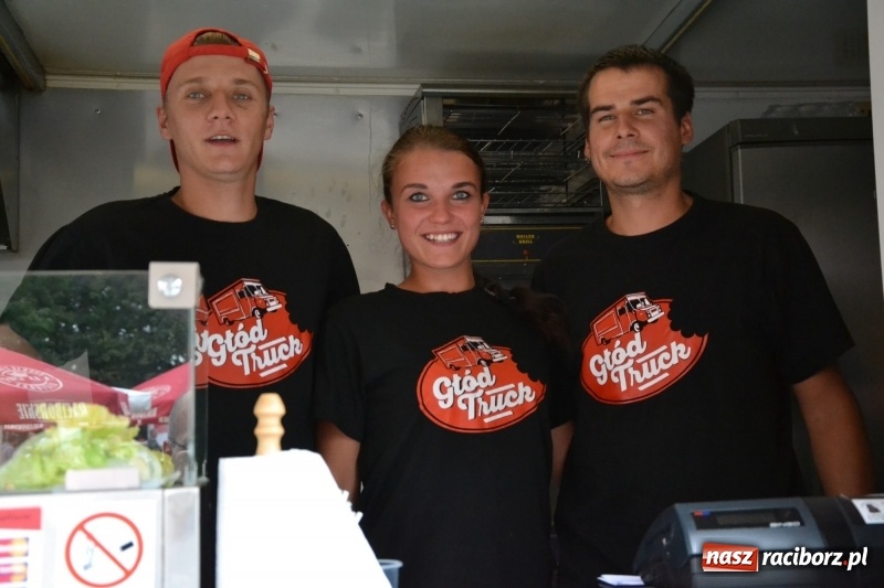 Zdjęcie w galerii na portalu naszraciborz.pl: Food trucki znów zajechały na raciborski zamek  wiadomości z regionu