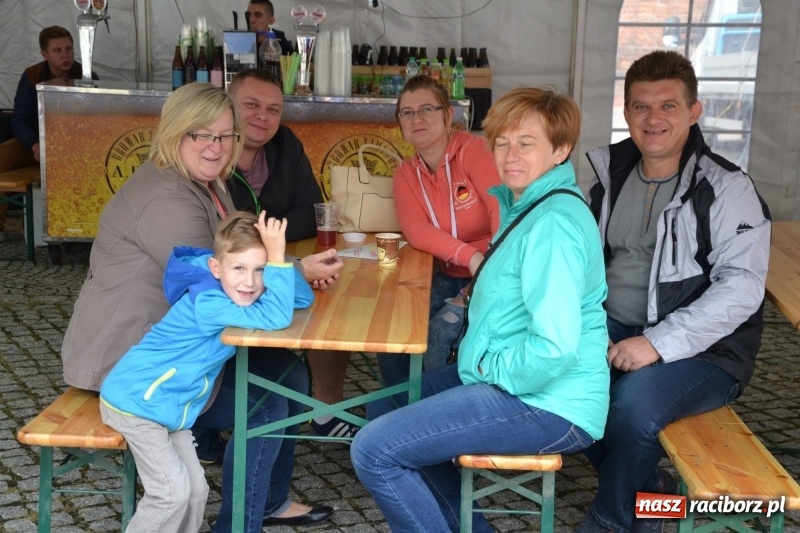 Zdjęcie w galerii na portalu naszraciborz.pl: Food trucki znów zajechały na raciborski zamek  wiadomości z regionu