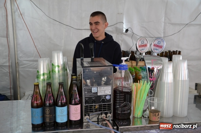 Zdjęcie w galerii na portalu naszraciborz.pl: Food trucki znów zajechały na raciborski zamek  wiadomości z regionu