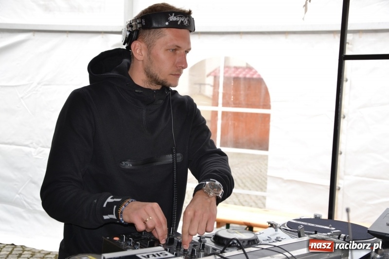 Zdjęcie w galerii na portalu naszraciborz.pl: Food trucki znów zajechały na raciborski zamek  wiadomości z regionu