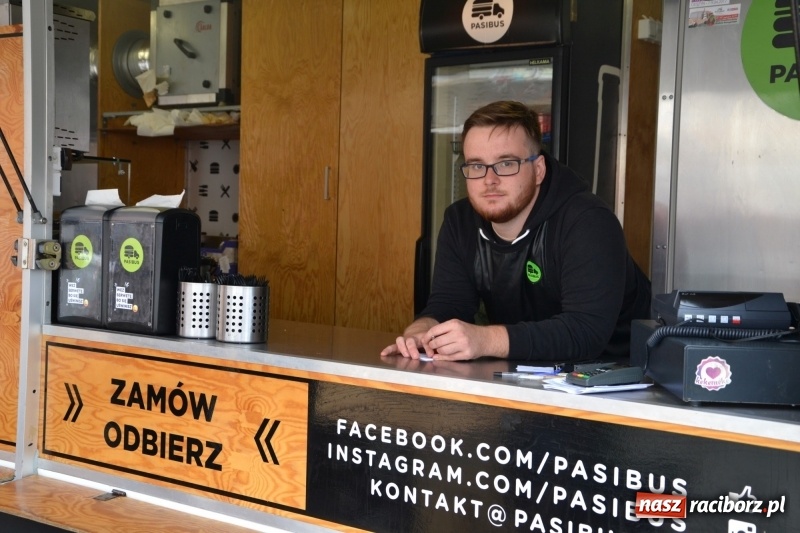 Zdjęcie w galerii na portalu naszraciborz.pl: Food trucki znów zajechały na raciborski zamek  wiadomości z regionu