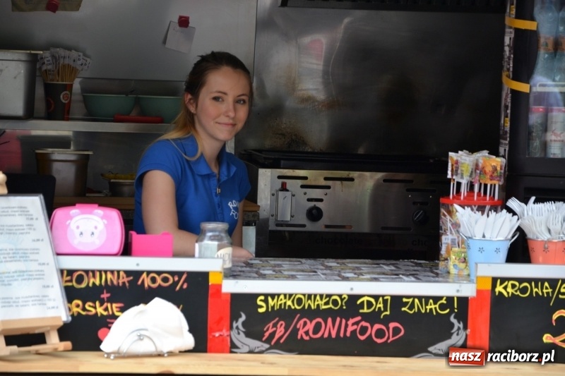 Zdjęcie w galerii na portalu naszraciborz.pl: Food trucki znów zajechały na raciborski zamek  wiadomości z regionu