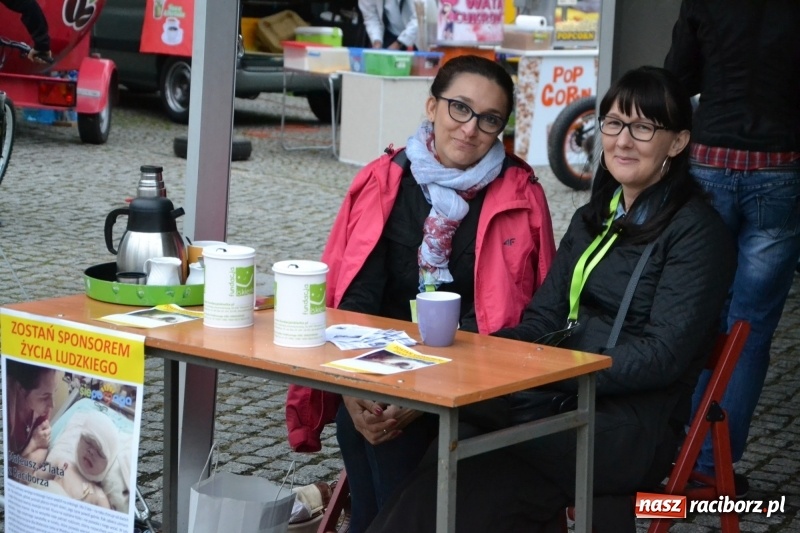 Zdjęcie w galerii na portalu naszraciborz.pl: Food trucki znów zajechały na raciborski zamek  wiadomości z regionu