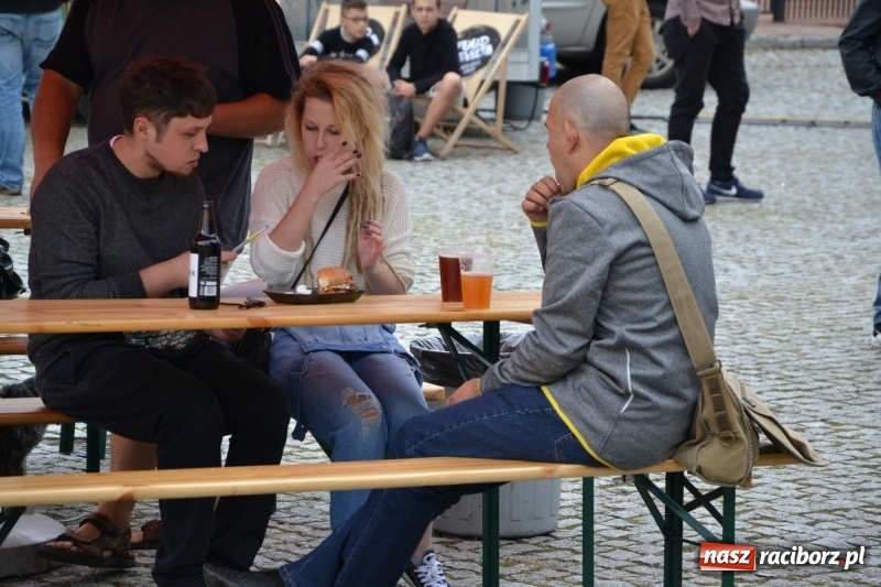 Zdjęcie w galerii na portalu naszraciborz.pl: Food trucki znów zajechały na raciborski zamek  wiadomości z regionu