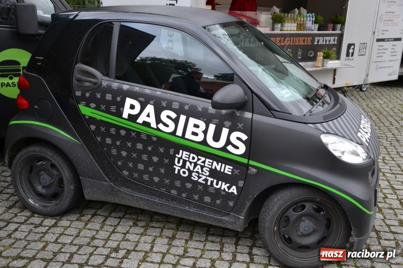 Zdjęcie w galerii na portalu naszraciborz.pl: Food trucki znów zajechały na raciborski zamek  wiadomości z regionu