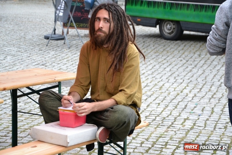 Zdjęcie w galerii na portalu naszraciborz.pl: Food trucki znów zajechały na raciborski zamek  wiadomości z regionu