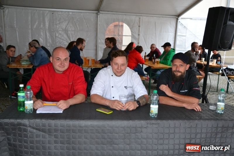 Zdjęcie w galerii na portalu naszraciborz.pl: Food trucki znów zajechały na raciborski zamek  wiadomości z regionu