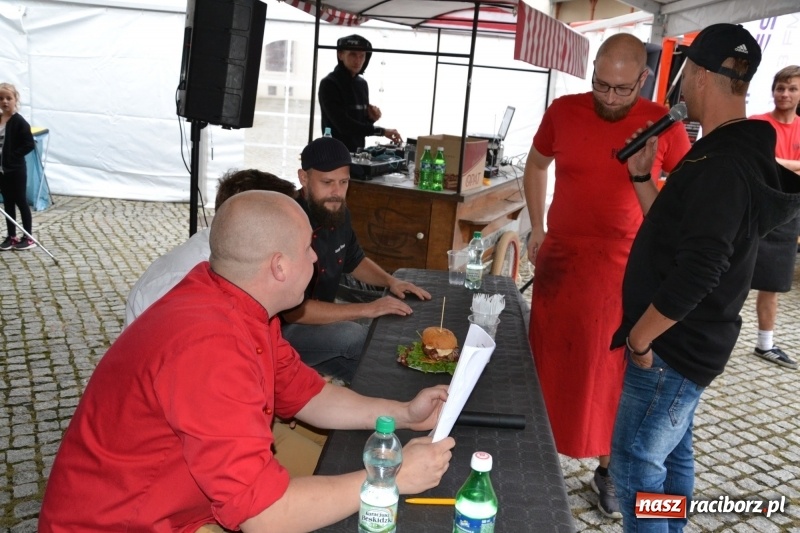 Zdjęcie w galerii na portalu naszraciborz.pl: Food trucki znów zajechały na raciborski zamek  wiadomości z regionu