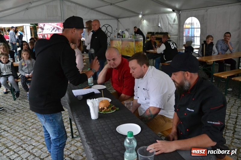 Zdjęcie w galerii na portalu naszraciborz.pl: Food trucki znów zajechały na raciborski zamek  wiadomości z regionu