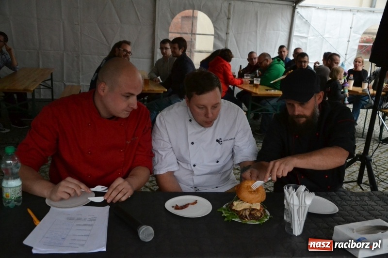 Zdjęcie w galerii na portalu naszraciborz.pl: Food trucki znów zajechały na raciborski zamek  wiadomości z regionu