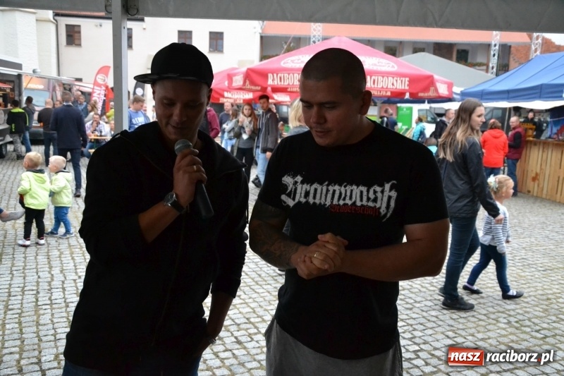 Zdjęcie w galerii na portalu naszraciborz.pl: Food trucki znów zajechały na raciborski zamek  wiadomości z regionu