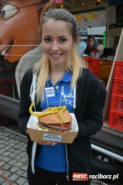 Zdjęcie w galerii na portalu naszraciborz.pl: Food trucki znów zajechały na raciborski zamek  wiadomości z regionu
