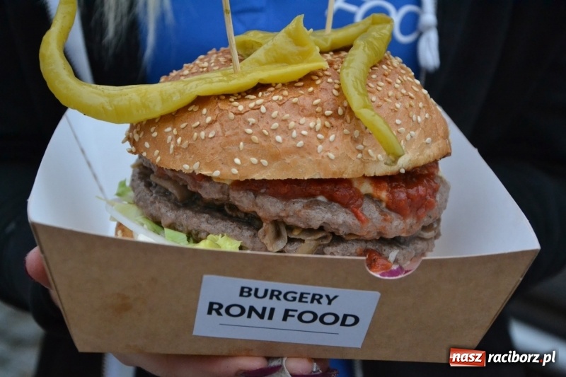 Zdjęcie w galerii na portalu naszraciborz.pl: Food trucki znów zajechały na raciborski zamek  wiadomości z regionu