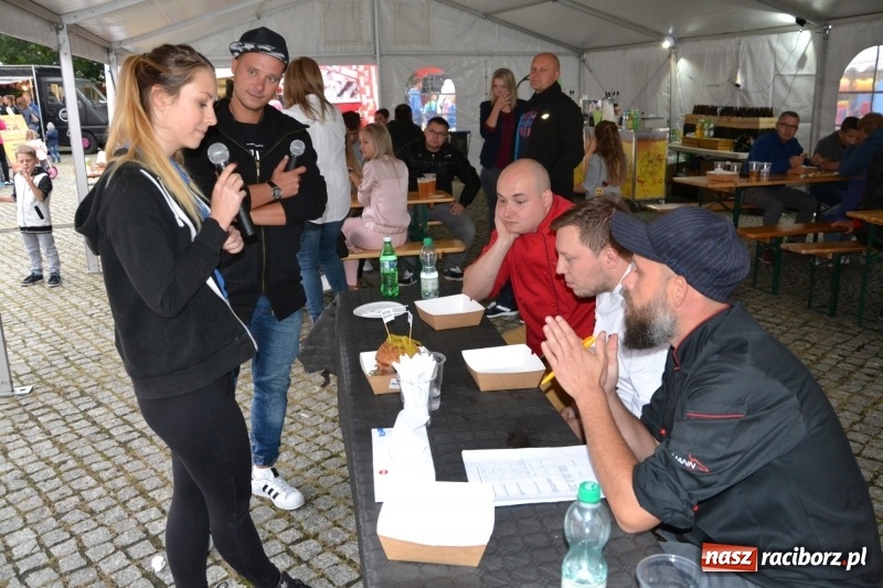 Zdjęcie w galerii na portalu naszraciborz.pl: Food trucki znów zajechały na raciborski zamek  wiadomości z regionu