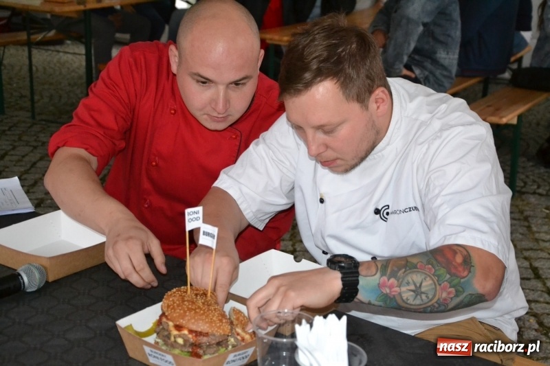 Zdjęcie w galerii na portalu naszraciborz.pl: Food trucki znów zajechały na raciborski zamek  wiadomości z regionu