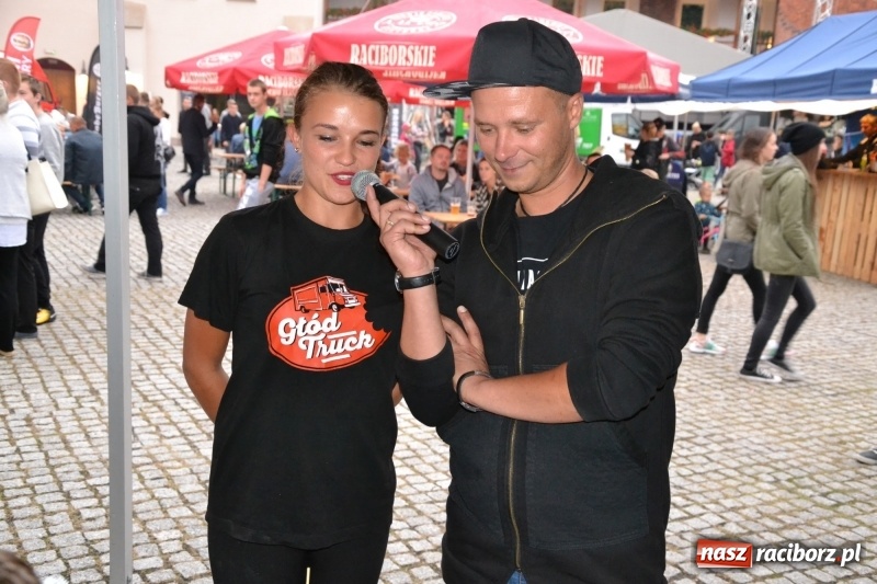 Zdjęcie w galerii na portalu naszraciborz.pl: Food trucki znów zajechały na raciborski zamek  wiadomości z regionu