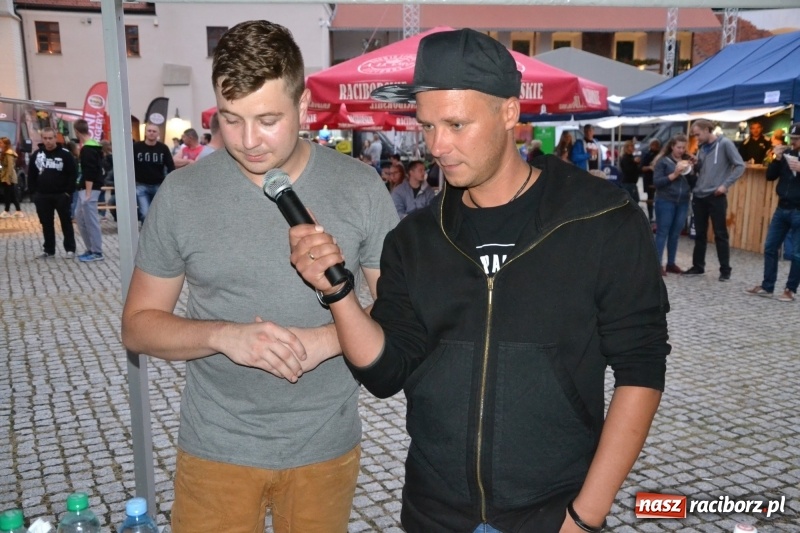 Zdjęcie w galerii na portalu naszraciborz.pl: Food trucki znów zajechały na raciborski zamek  wiadomości z regionu