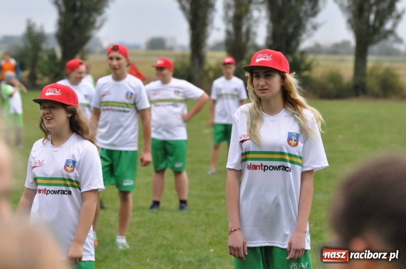 Zdjęcie w galerii na portalu naszraciborz.pl: W Wojnowicach ostro rywalizują w palanta  wiadomości z regionu