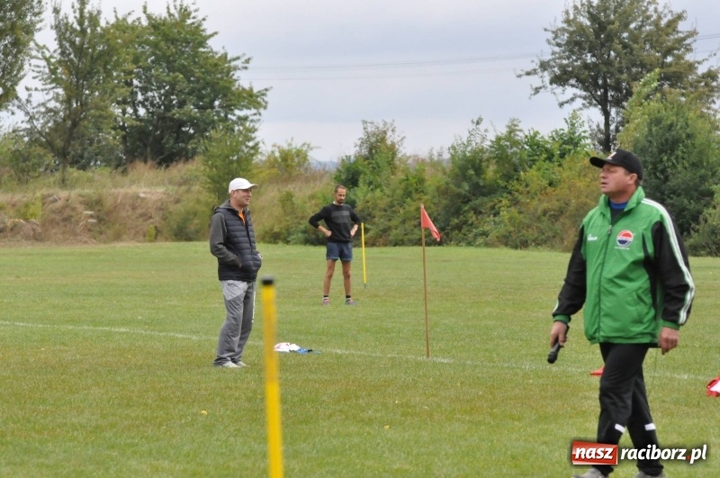 Zdjęcie w galerii na portalu naszraciborz.pl: W Wojnowicach ostro rywalizują w palanta  wiadomości z regionu