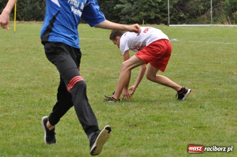 Zdjęcie w galerii na portalu naszraciborz.pl: W Wojnowicach ostro rywalizują w palanta  wiadomości z regionu