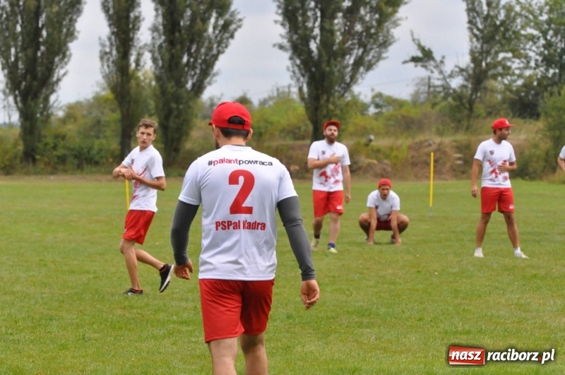 Zdjęcie w galerii na portalu naszraciborz.pl: W Wojnowicach ostro rywalizują w palanta  wiadomości z regionu