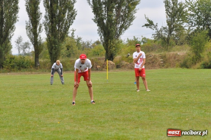 Zdjęcie w galerii na portalu naszraciborz.pl: W Wojnowicach ostro rywalizują w palanta  wiadomości z regionu