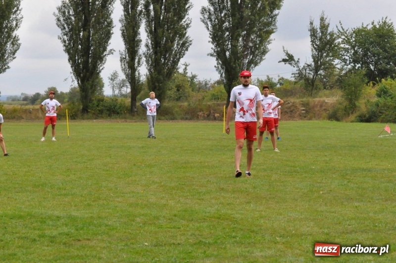 Zdjęcie w galerii na portalu naszraciborz.pl: W Wojnowicach ostro rywalizują w palanta  wiadomości z regionu