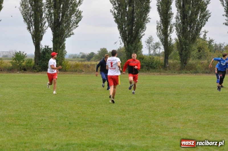 Zdjęcie w galerii na portalu naszraciborz.pl: W Wojnowicach ostro rywalizują w palanta  wiadomości z regionu