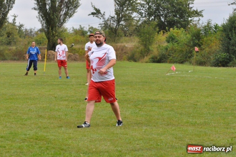 Zdjęcie w galerii na portalu naszraciborz.pl: W Wojnowicach ostro rywalizują w palanta  wiadomości z regionu