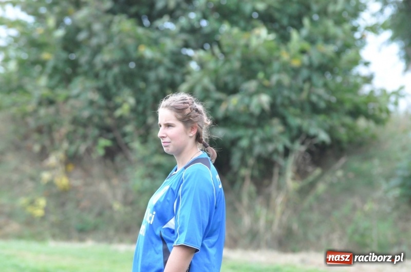 Zdjęcie w galerii na portalu naszraciborz.pl: W Wojnowicach ostro rywalizują w palanta  wiadomości z regionu