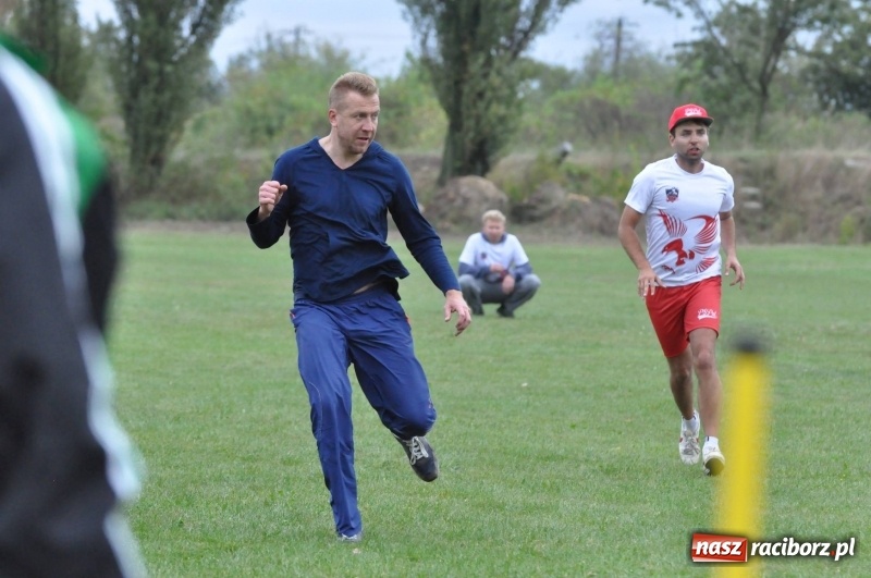 Zdjęcie w galerii na portalu naszraciborz.pl: W Wojnowicach ostro rywalizują w palanta  wiadomości z regionu