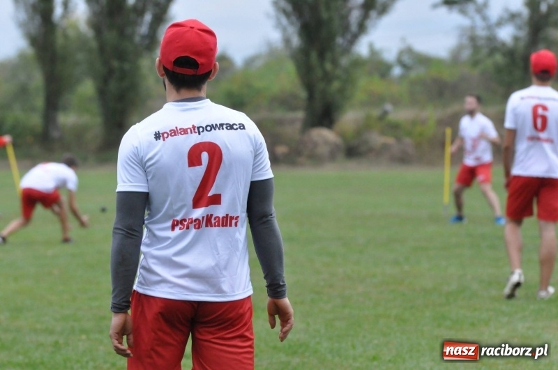 Zdjęcie w galerii na portalu naszraciborz.pl: W Wojnowicach ostro rywalizują w palanta  wiadomości z regionu