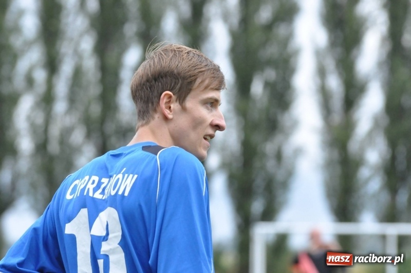 Zdjęcie w galerii na portalu naszraciborz.pl: W Wojnowicach ostro rywalizują w palanta  wiadomości z regionu