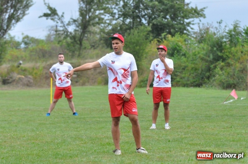 Zdjęcie w galerii na portalu naszraciborz.pl: W Wojnowicach ostro rywalizują w palanta  wiadomości z regionu