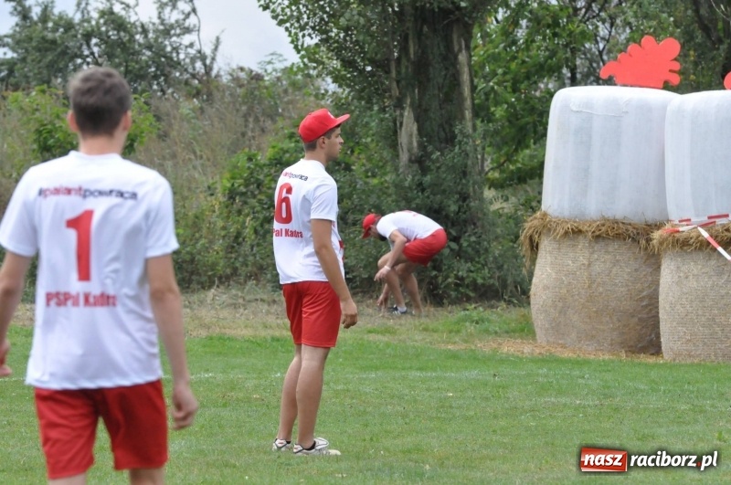 Zdjęcie w galerii na portalu naszraciborz.pl: W Wojnowicach ostro rywalizują w palanta  wiadomości z regionu