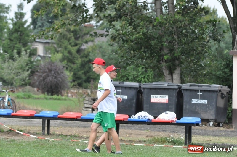 Zdjęcie w galerii na portalu naszraciborz.pl: W Wojnowicach ostro rywalizują w palanta  wiadomości z regionu