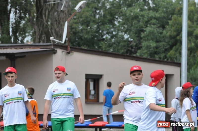 Zdjęcie w galerii na portalu naszraciborz.pl: W Wojnowicach ostro rywalizują w palanta  wiadomości z regionu