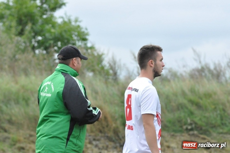 Zdjęcie w galerii na portalu naszraciborz.pl: W Wojnowicach ostro rywalizują w palanta  wiadomości z regionu