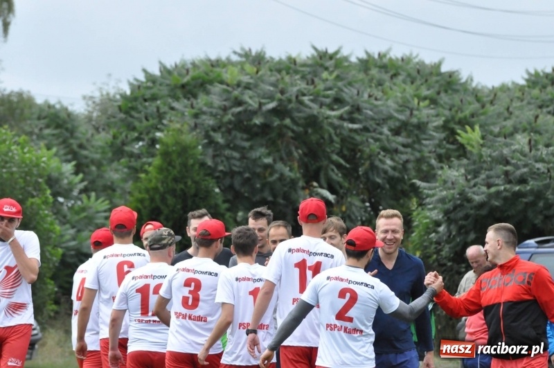 Zdjęcie w galerii na portalu naszraciborz.pl: W Wojnowicach ostro rywalizują w palanta  wiadomości z regionu