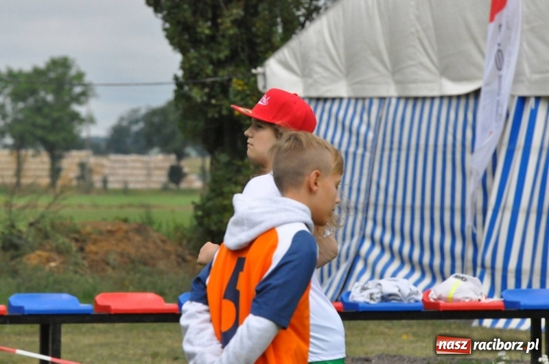 Zdjęcie w galerii na portalu naszraciborz.pl: W Wojnowicach ostro rywalizują w palanta  wiadomości z regionu