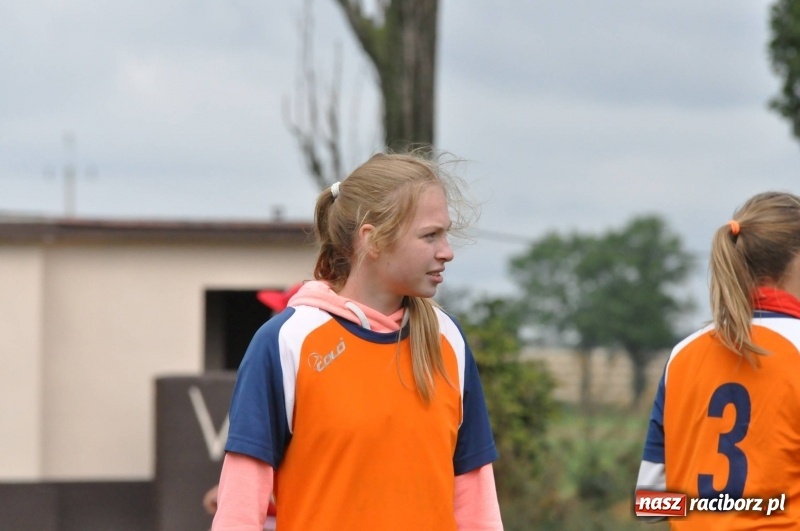 Zdjęcie w galerii na portalu naszraciborz.pl: W Wojnowicach ostro rywalizują w palanta  wiadomości z regionu