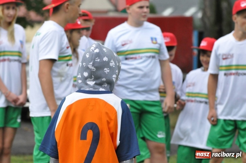 Zdjęcie w galerii na portalu naszraciborz.pl: W Wojnowicach ostro rywalizują w palanta  wiadomości z regionu