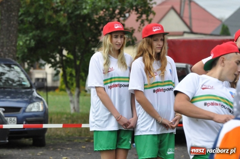 Zdjęcie w galerii na portalu naszraciborz.pl: W Wojnowicach ostro rywalizują w palanta  wiadomości z regionu