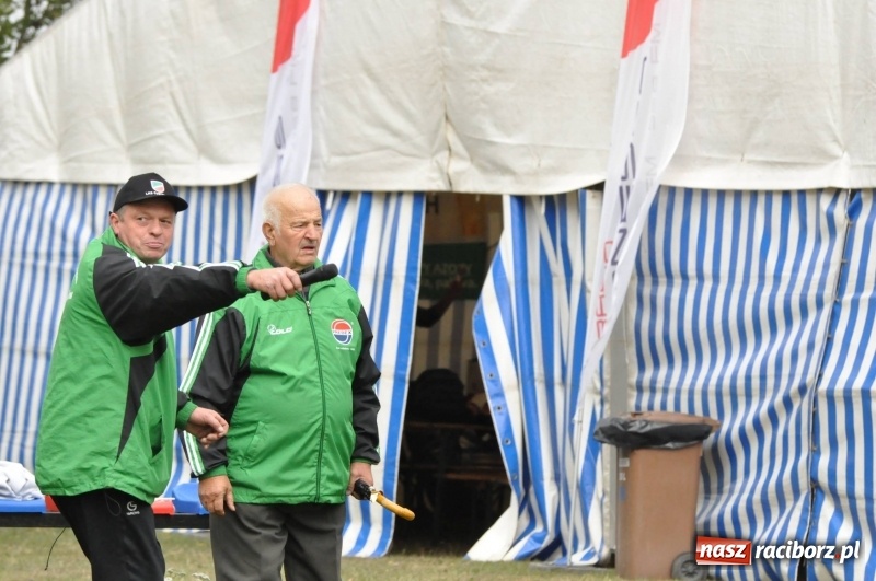 Zdjęcie w galerii na portalu naszraciborz.pl: W Wojnowicach ostro rywalizują w palanta  wiadomości z regionu