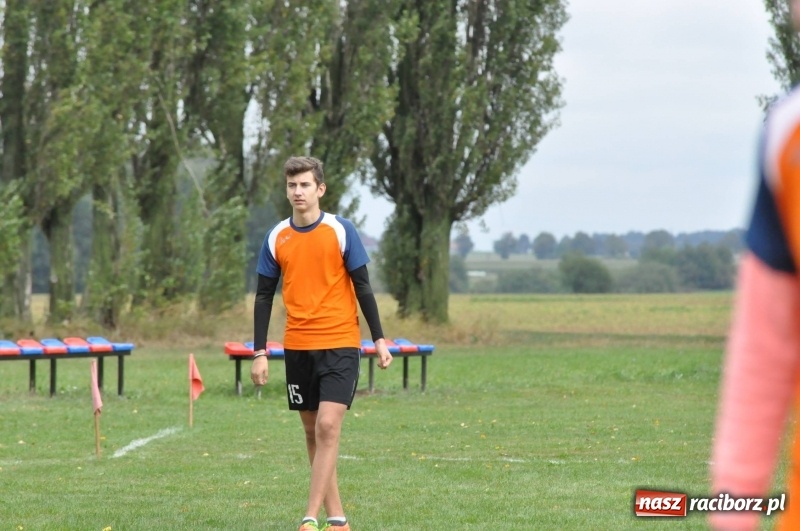 Zdjęcie w galerii na portalu naszraciborz.pl: W Wojnowicach ostro rywalizują w palanta  wiadomości z regionu