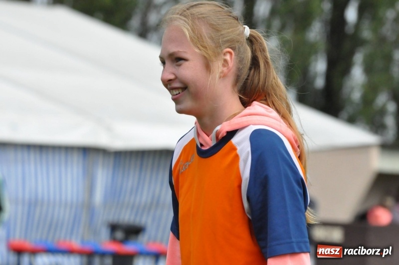 Zdjęcie w galerii na portalu naszraciborz.pl: W Wojnowicach ostro rywalizują w palanta  wiadomości z regionu