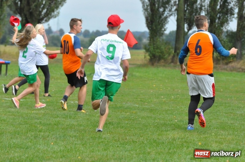 Zdjęcie w galerii na portalu naszraciborz.pl: W Wojnowicach ostro rywalizują w palanta  wiadomości z regionu