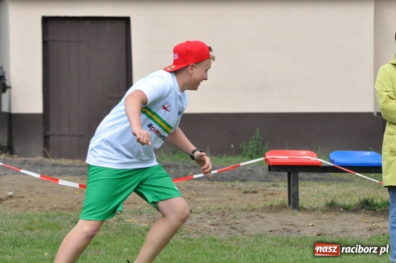 Zdjęcie w galerii na portalu naszraciborz.pl: W Wojnowicach ostro rywalizują w palanta  wiadomości z regionu